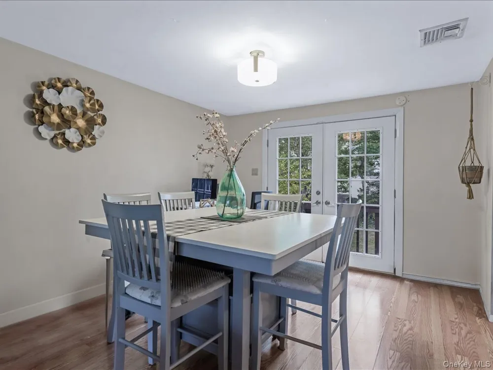 33 Winside Lane Coram, NY 11727