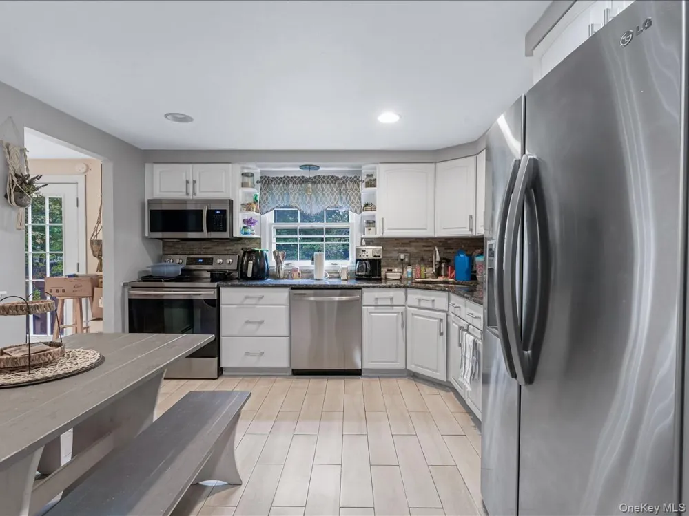 33 Winside Lane Coram, NY 11727