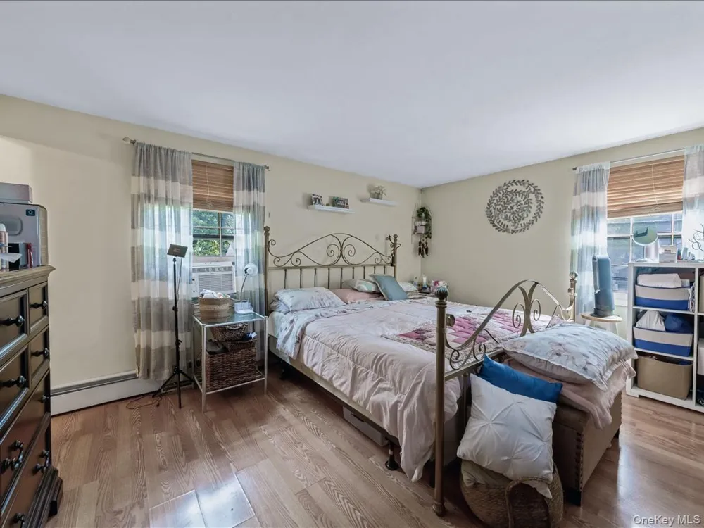 33 Winside Lane Coram, NY 11727