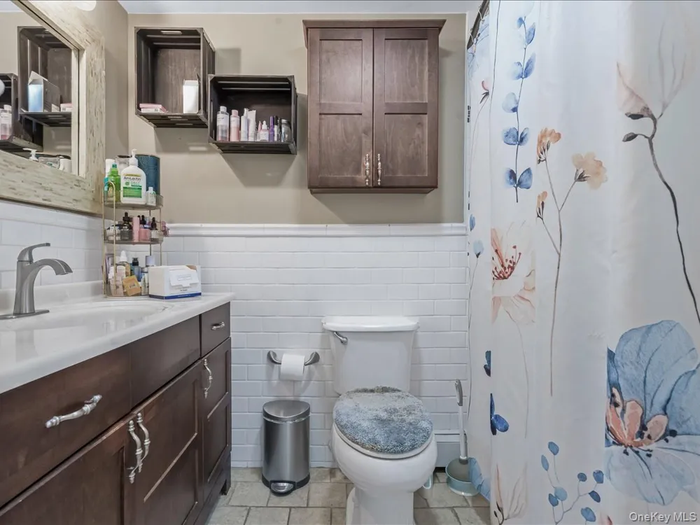 33 Winside Lane Coram, NY 11727