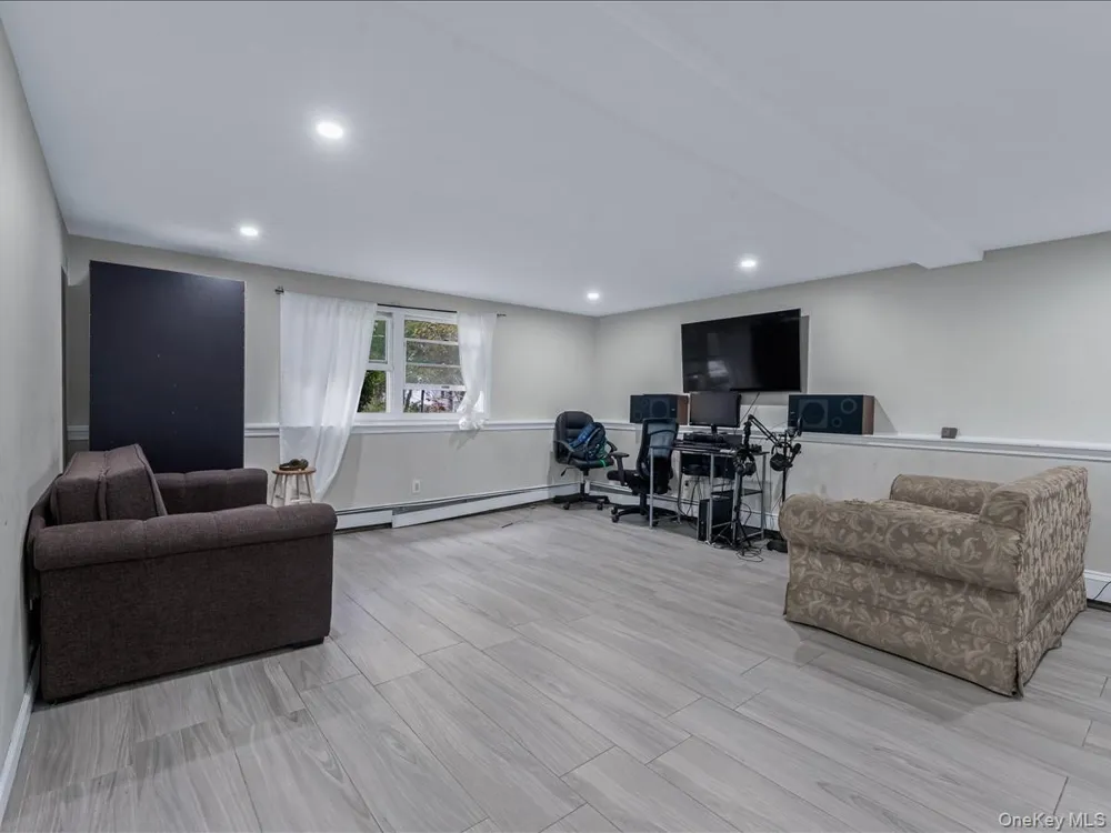 33 Winside Lane Coram, NY 11727