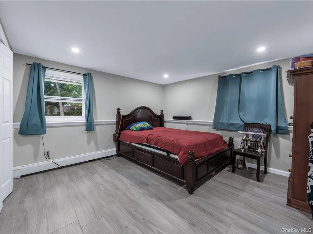 33 Winside Lane Coram, NY 11727