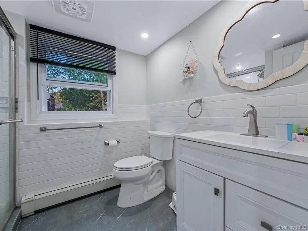 33 Winside Lane Coram, NY 11727