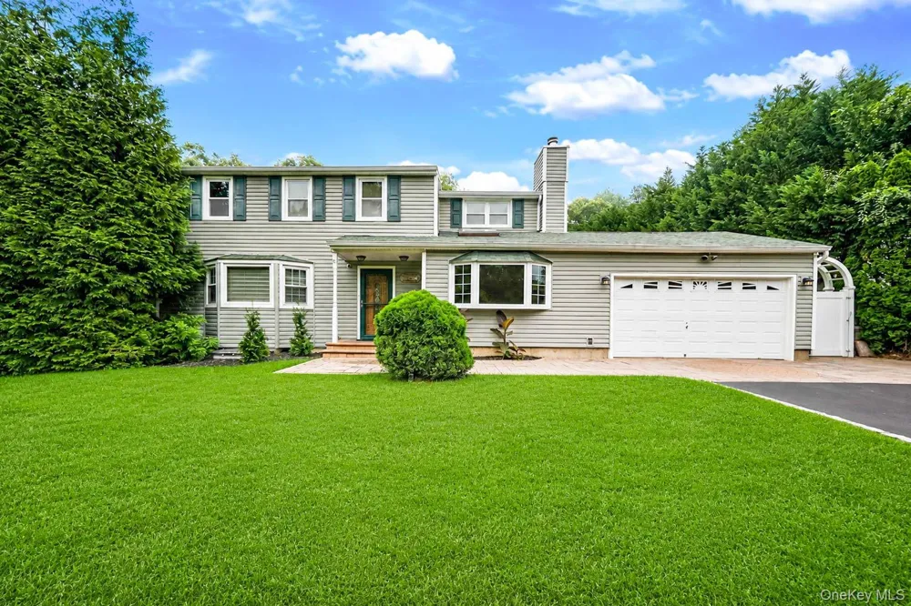 35 Scout Trail Ridge, NY 11961