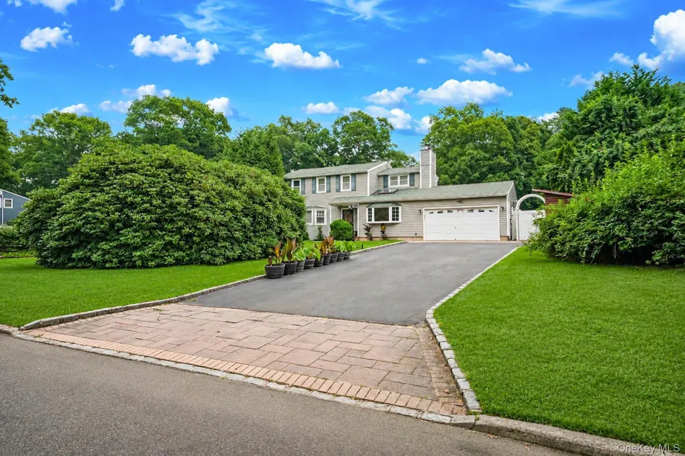 35 Scout Trail Ridge, NY 11961