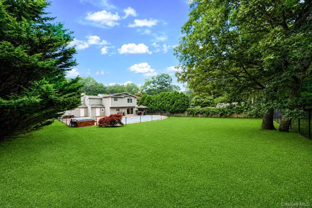 35 Scout Trail Ridge, NY 11961