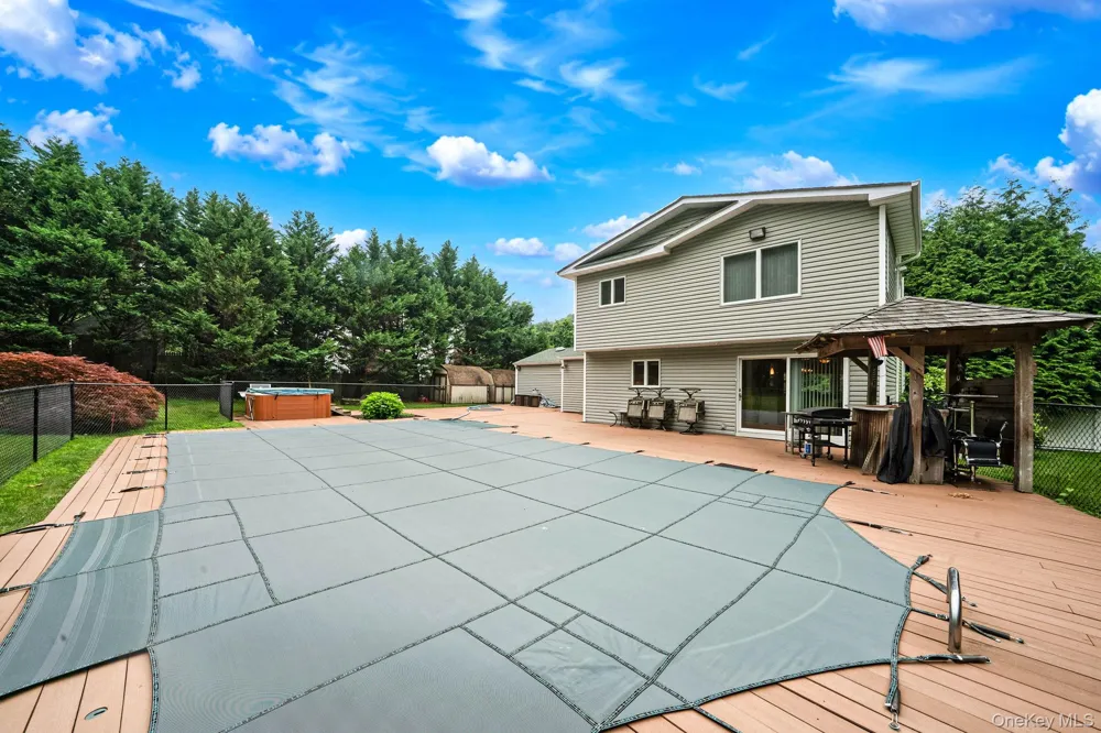 35 Scout Trail Ridge, NY 11961