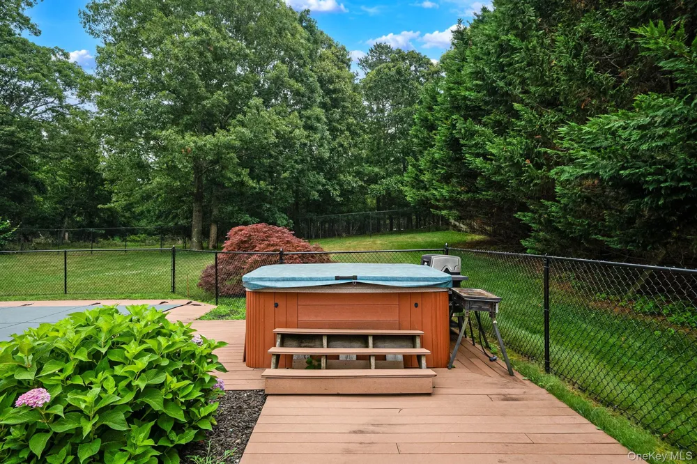 35 Scout Trail Ridge, NY 11961