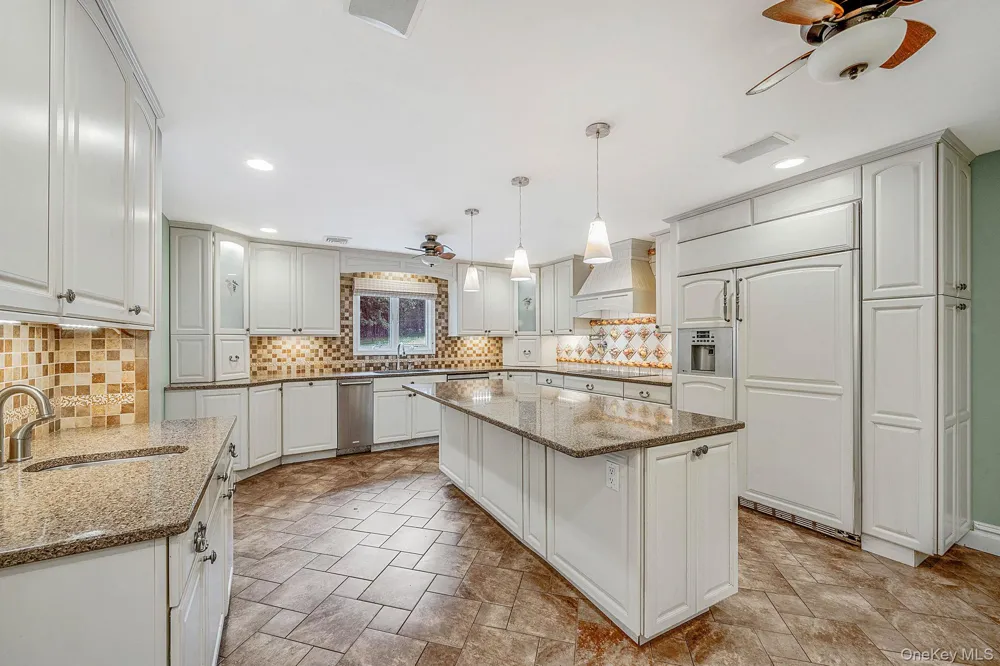 35 Scout Trail Ridge, NY 11961