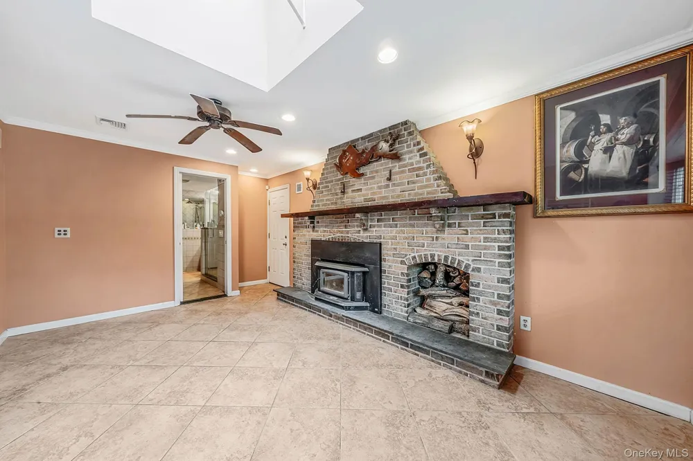 35 Scout Trail Ridge, NY 11961