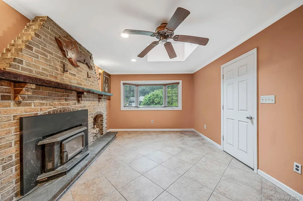 35 Scout Trail Ridge, NY 11961