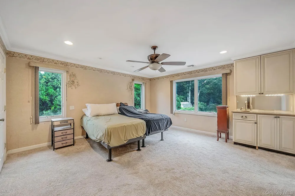 35 Scout Trail Ridge, NY 11961