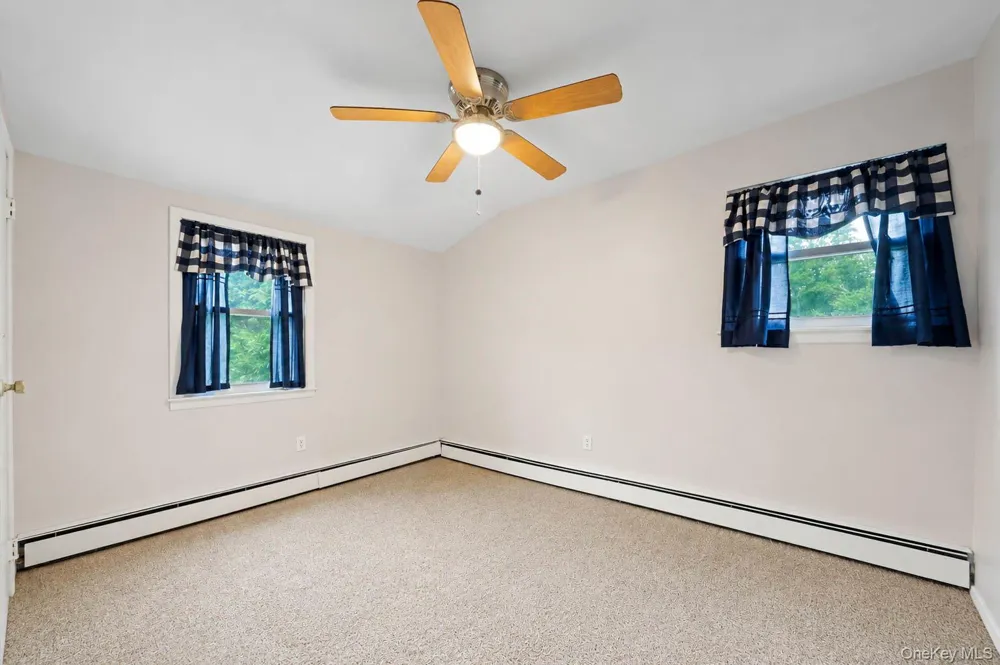 35 Scout Trail Ridge, NY 11961