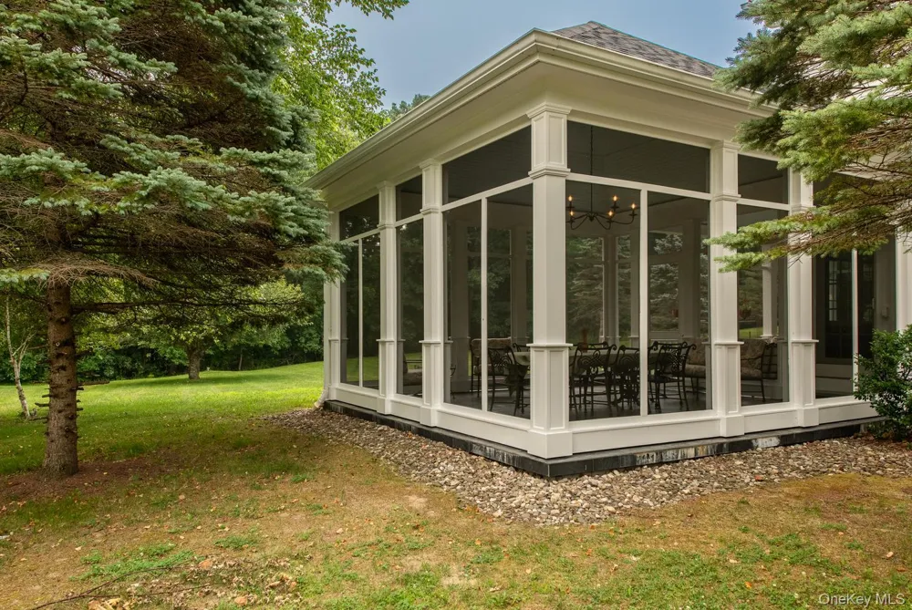 100 Rockledge Drive Pleasant Valley, NY 12569