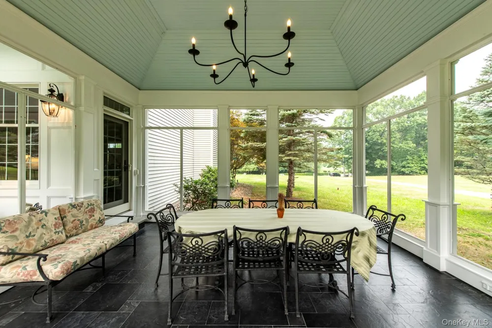 100 Rockledge Drive Pleasant Valley, NY 12569