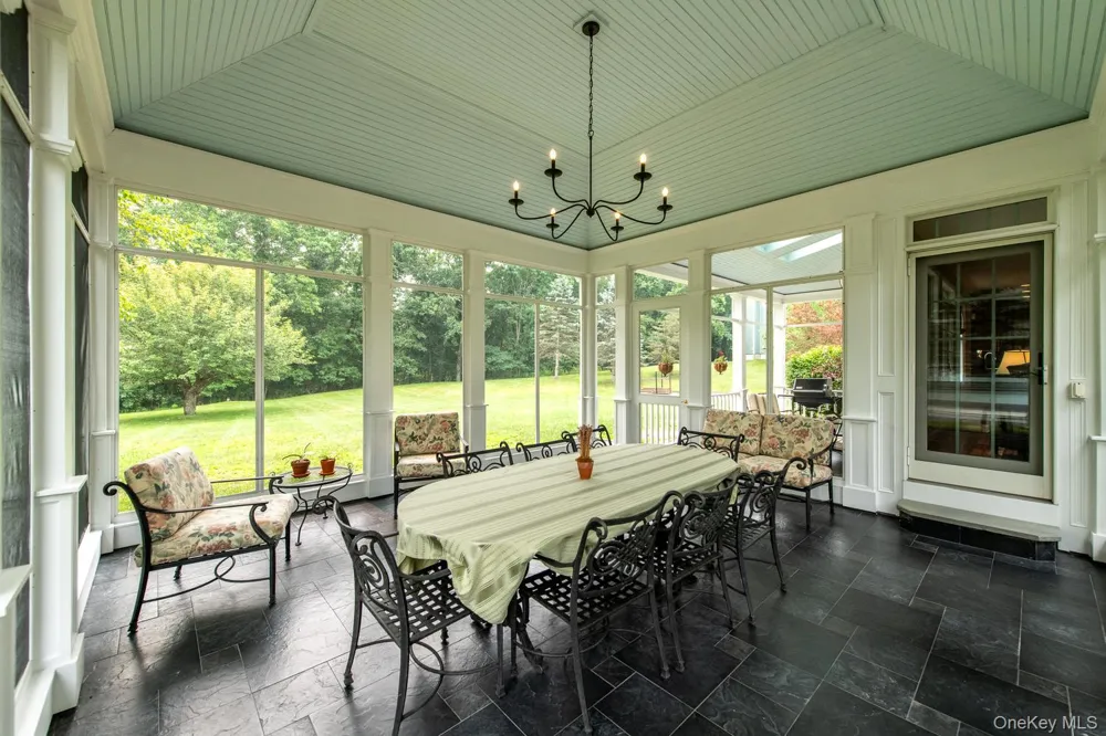 100 Rockledge Drive Pleasant Valley, NY 12569