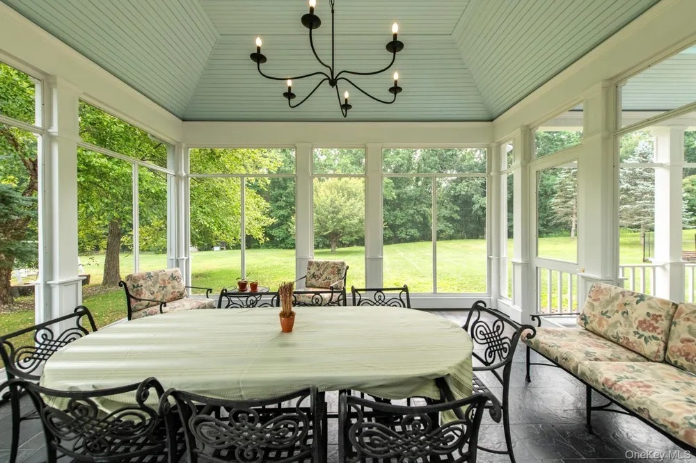 100 Rockledge Drive Pleasant Valley, NY 12569