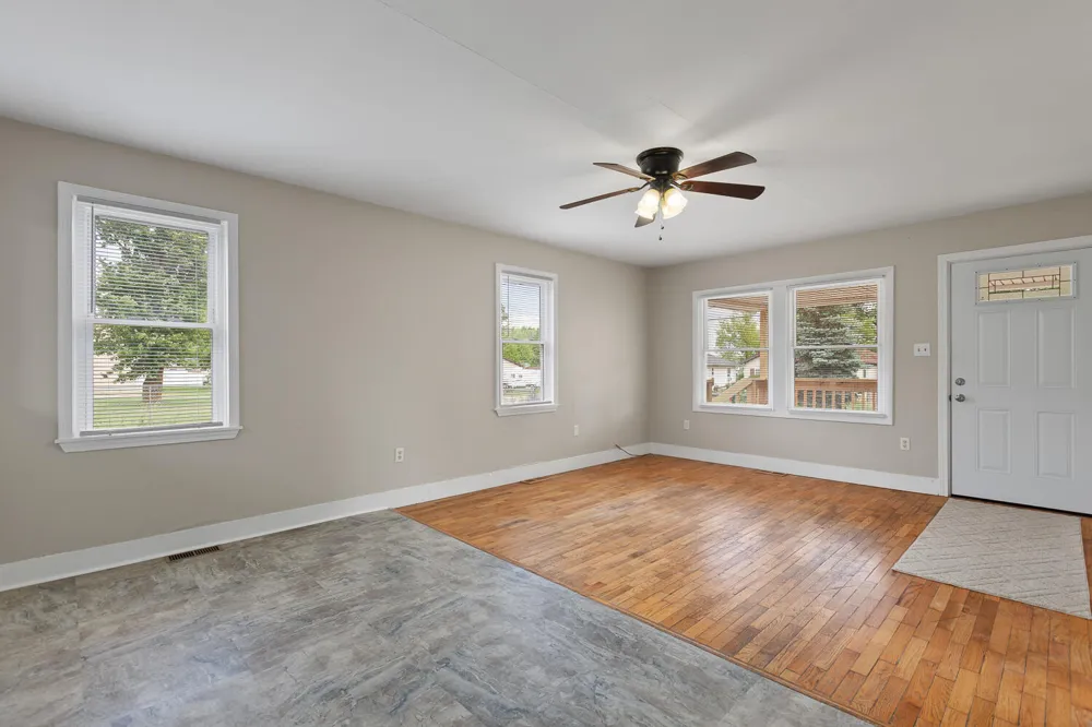 924 Oak Street Adrian, MI 49221