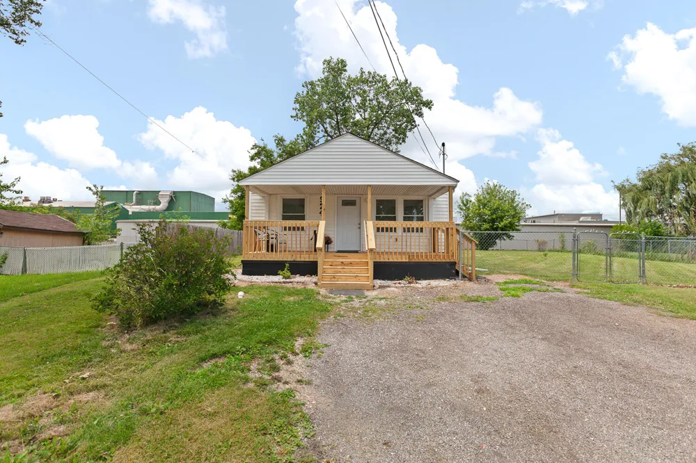 924 Oak Street Adrian, MI 49221