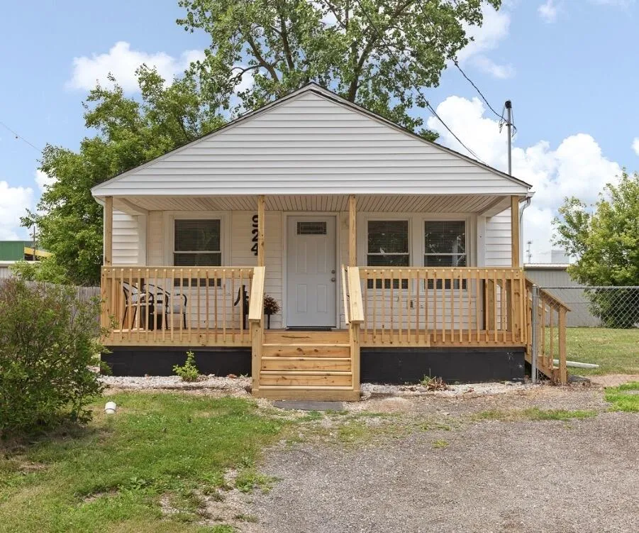 924 Oak Street Adrian, MI 49221