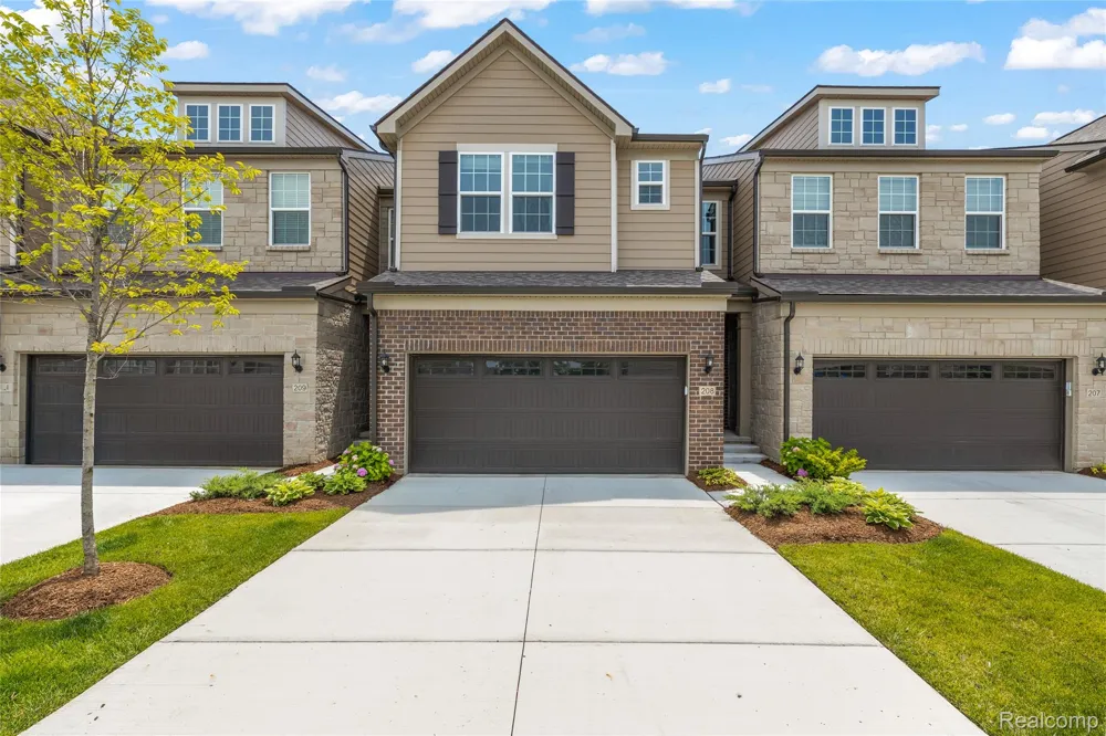 208 Addison Circle Commerce Charter Township, MI 48390