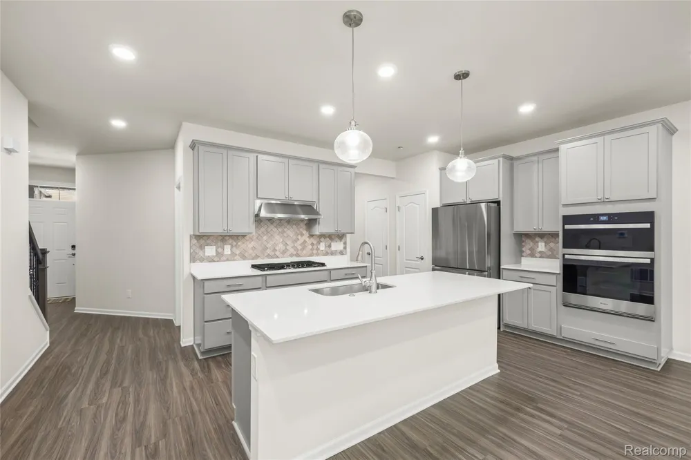 208 Addison Circle Commerce Charter Township, MI 48390