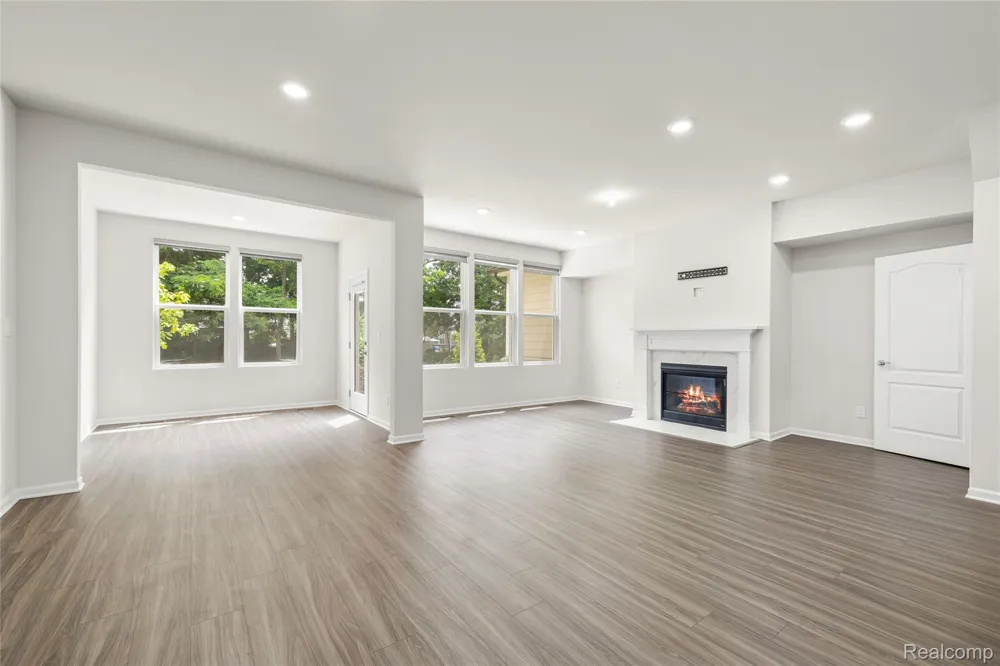 208 Addison Circle Commerce Charter Township, MI 48390