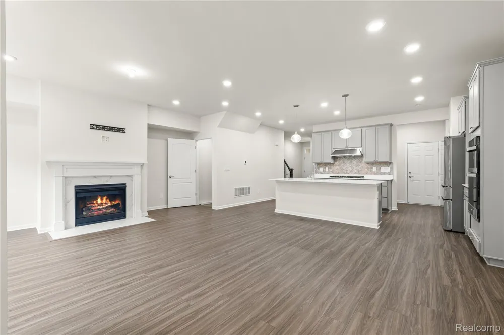 208 Addison Circle Commerce Charter Township, MI 48390