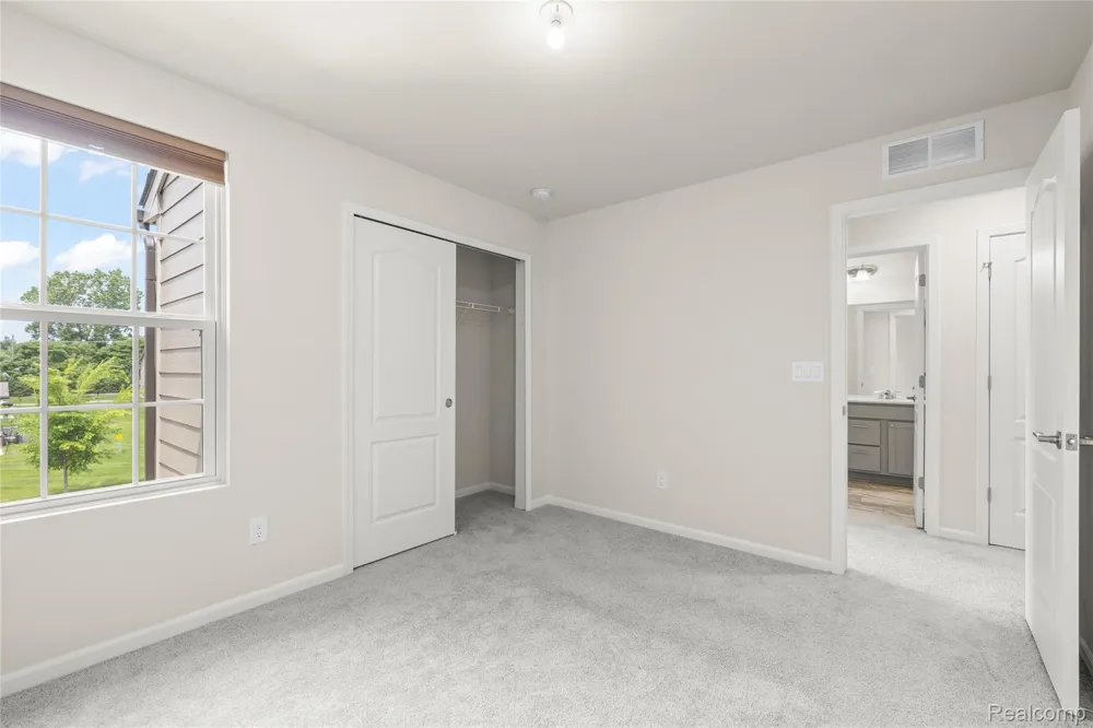 208 Addison Circle Commerce Charter Township, MI 48390