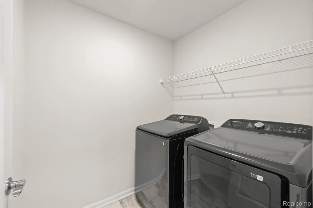 208 Addison Circle Commerce Charter Township, MI 48390