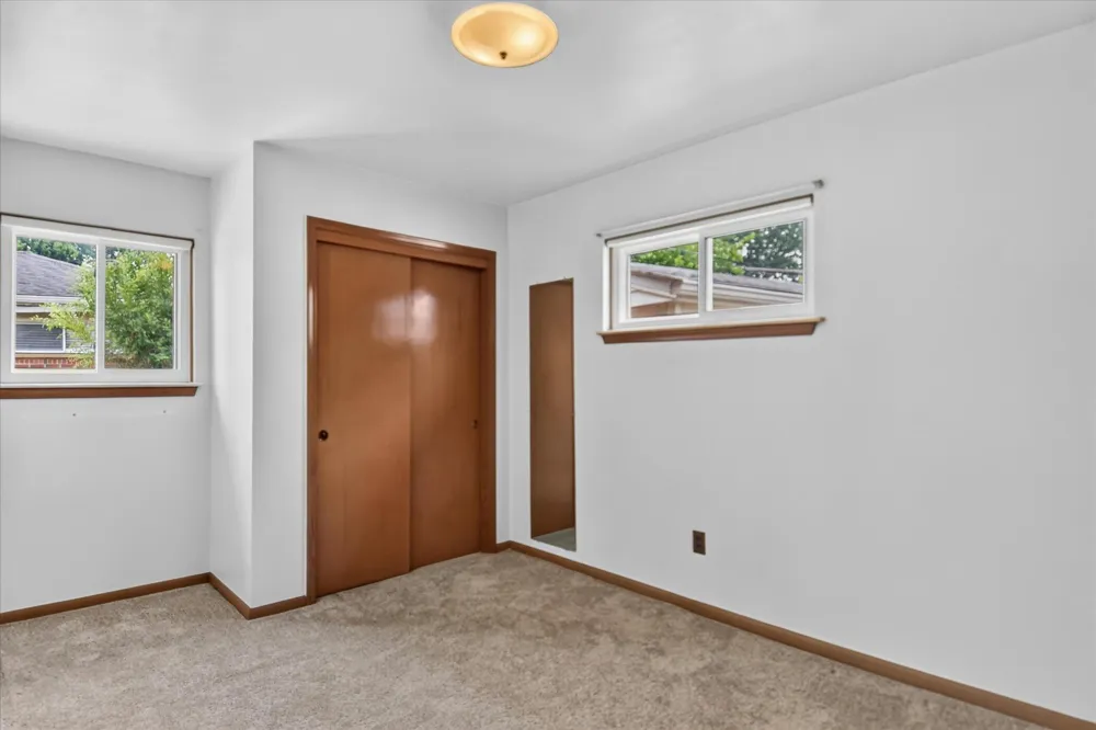 8455 Rockland Street Dearborn Heights, MI 48127