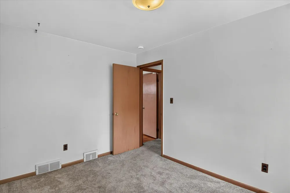 8455 Rockland Street Dearborn Heights, MI 48127