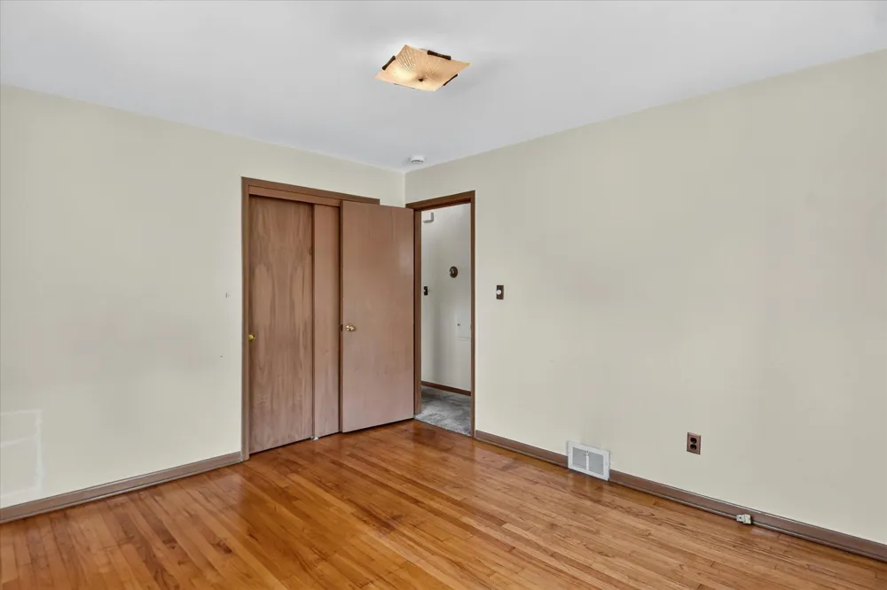 8455 Rockland Street Dearborn Heights, MI 48127