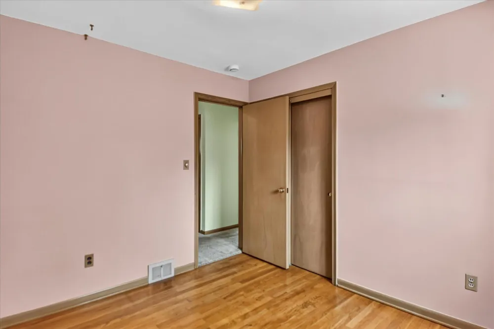 8455 Rockland Street Dearborn Heights, MI 48127