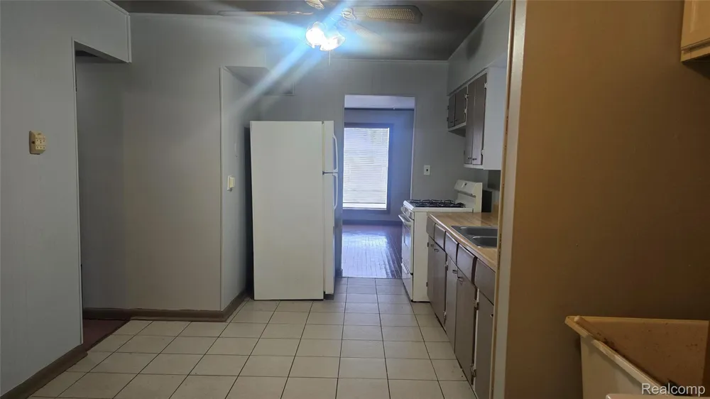 1040 E Bernhard Avenue Hazel Park City, MI 48030
