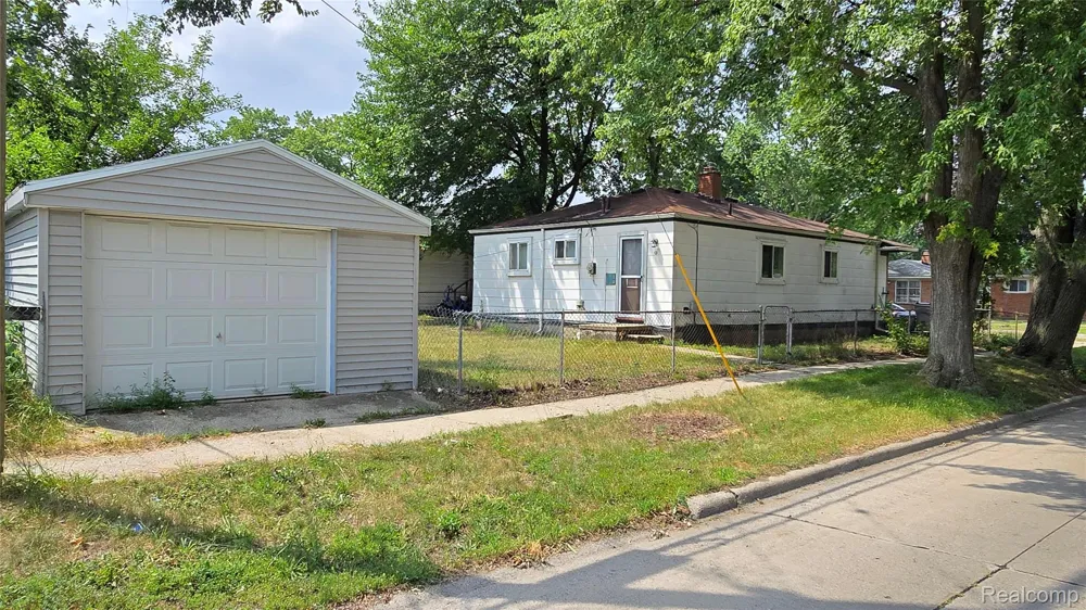 1040 E Bernhard Avenue Hazel Park City, MI 48030