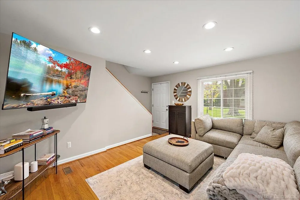 22959 Gary Lane St Clair Shores City, MI 48080