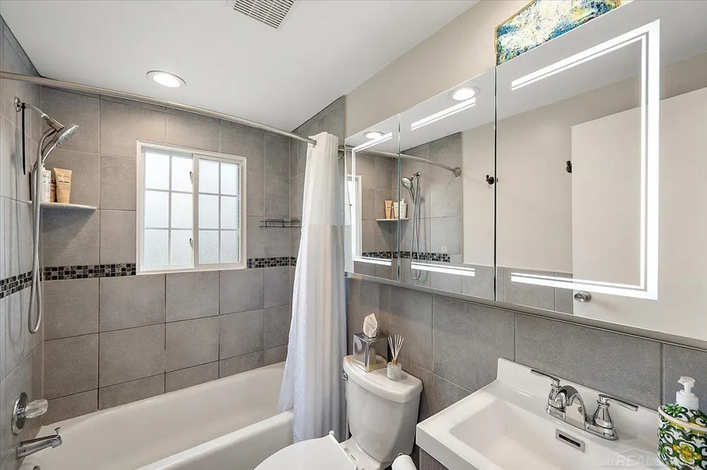 22959 Gary Lane St Clair Shores City, MI 48080
