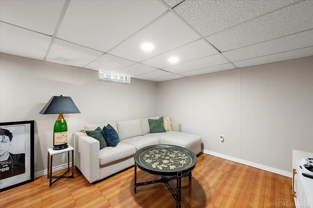 22959 Gary Lane St Clair Shores City, MI 48080