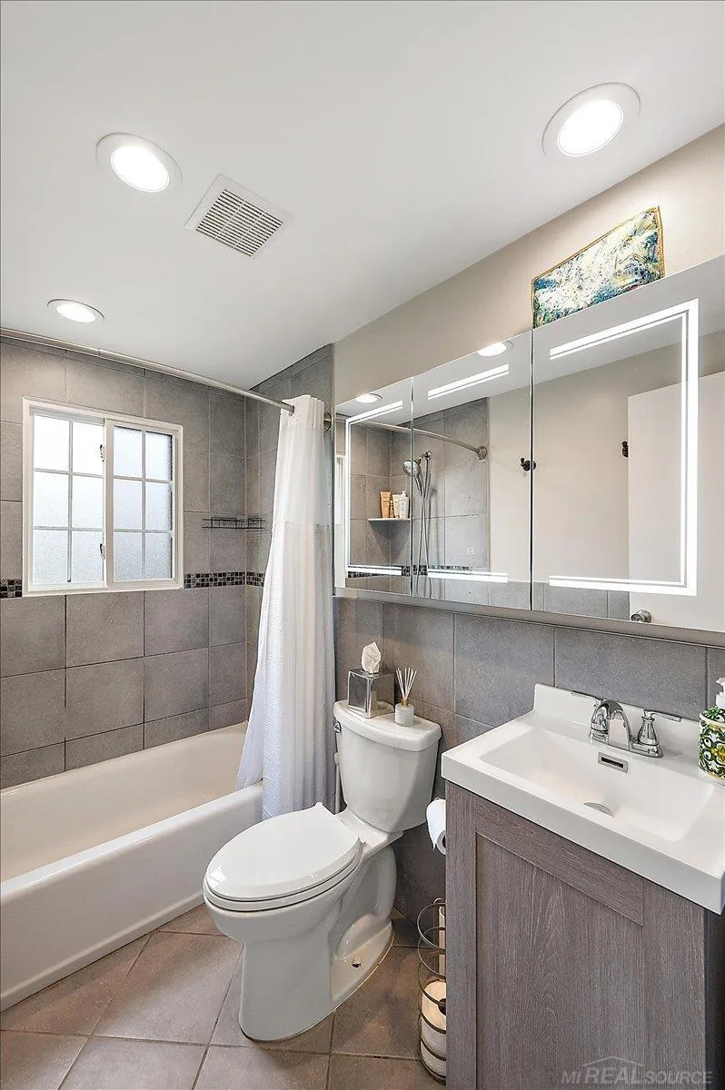 22959 Gary Lane St Clair Shores City, MI 48080