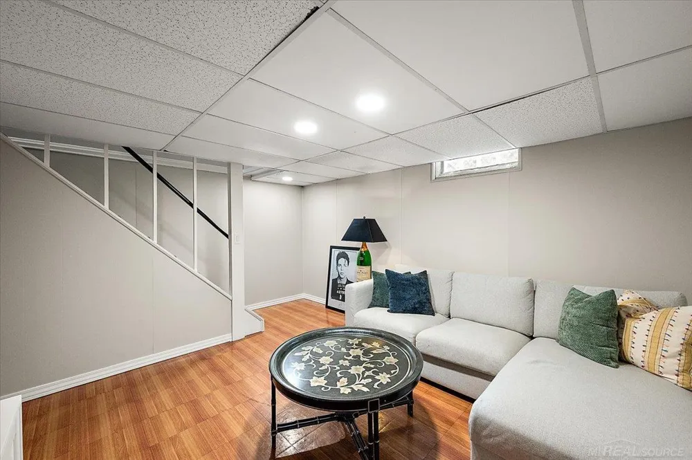 22959 Gary Lane St Clair Shores City, MI 48080