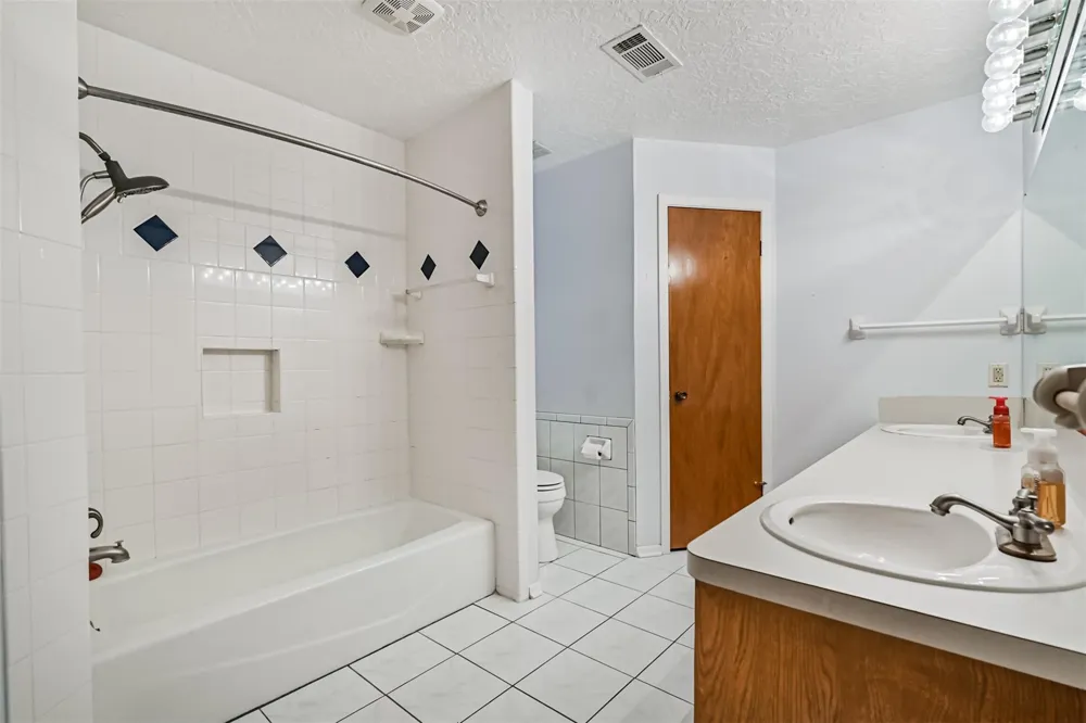 2012 Scott Street La Marque, TX 77568