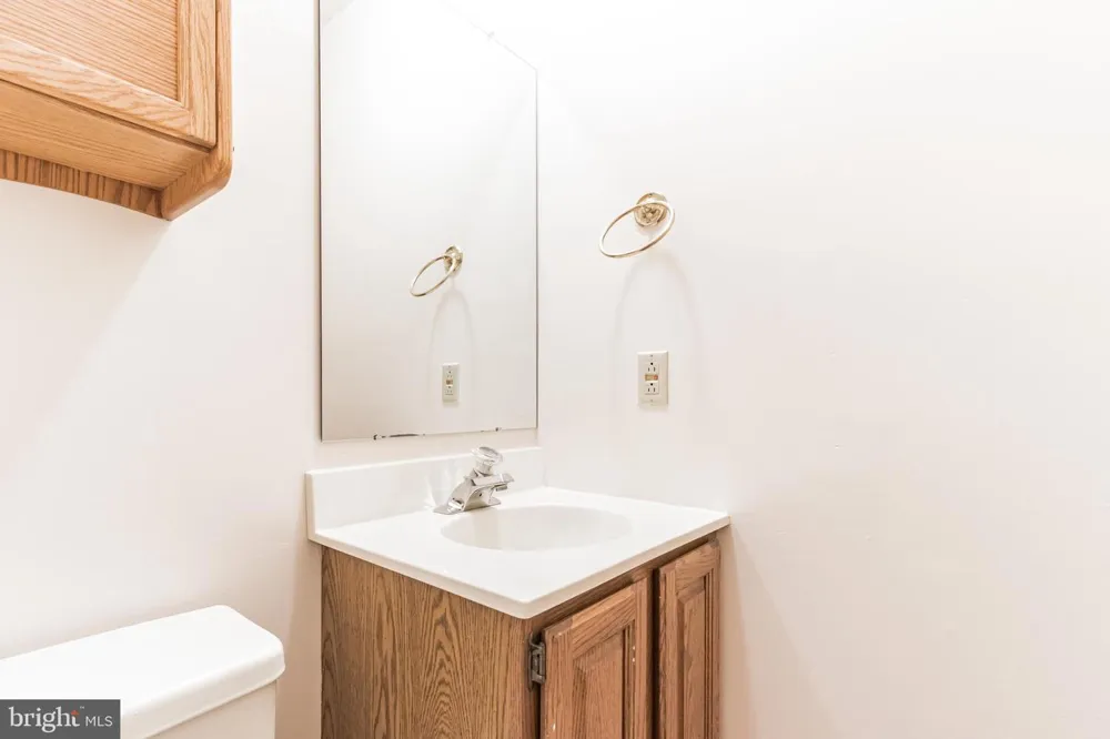 48 STONEHURST COURT Chesterbrook, PA 19087