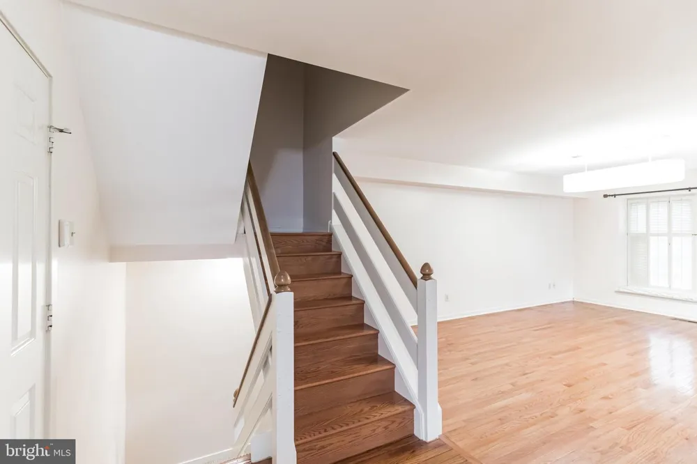 48 STONEHURST COURT Chesterbrook, PA 19087