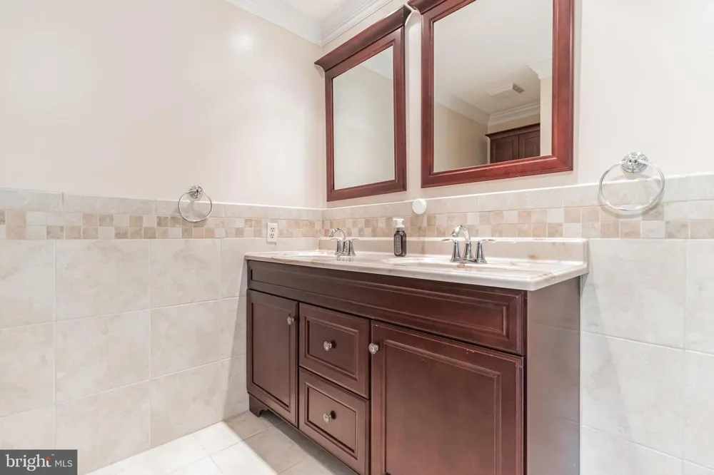48 STONEHURST COURT Chesterbrook, PA 19087