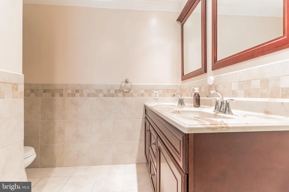 48 STONEHURST COURT Chesterbrook, PA 19087