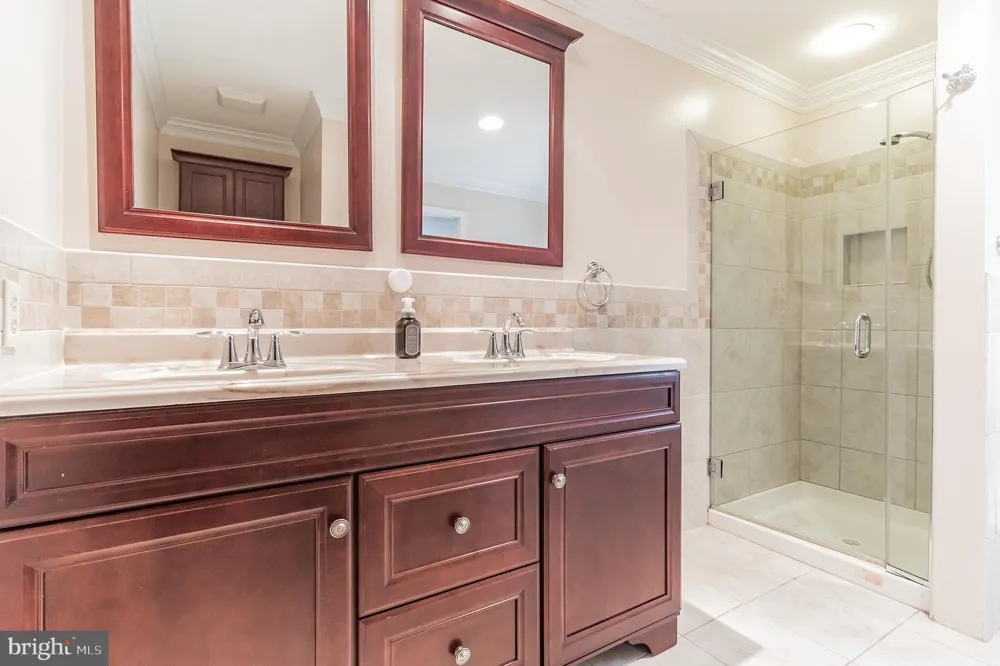 48 STONEHURST COURT Chesterbrook, PA 19087