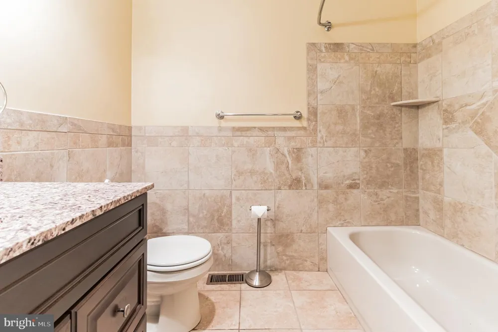 48 STONEHURST COURT Chesterbrook, PA 19087