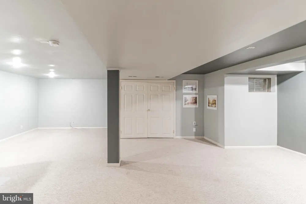 48 STONEHURST COURT Chesterbrook, PA 19087