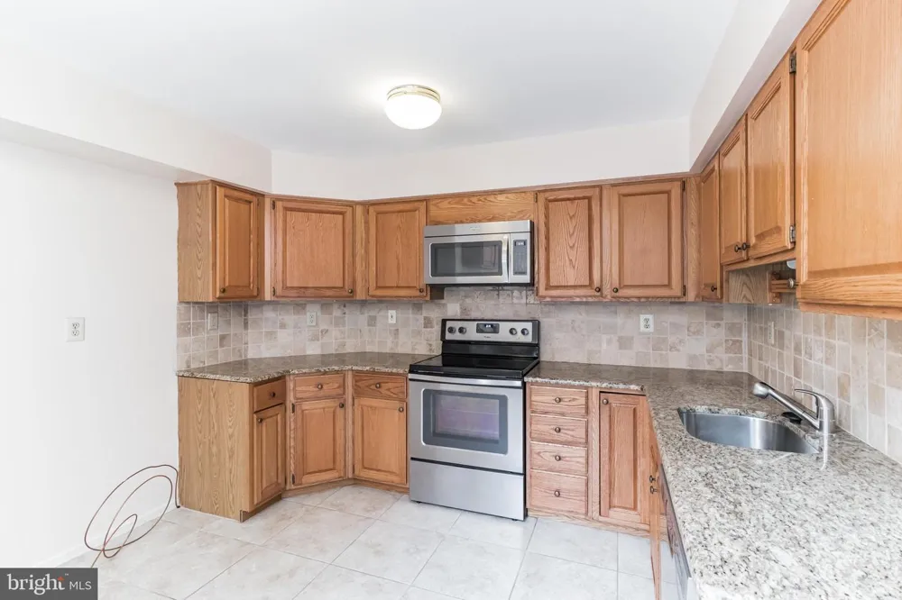 48 STONEHURST COURT Chesterbrook, PA 19087